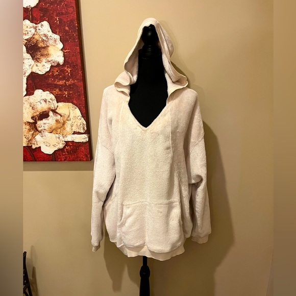 easel Tops - Easel Plush Fleece Oversized Ecru V Neck Hoodie, size M
